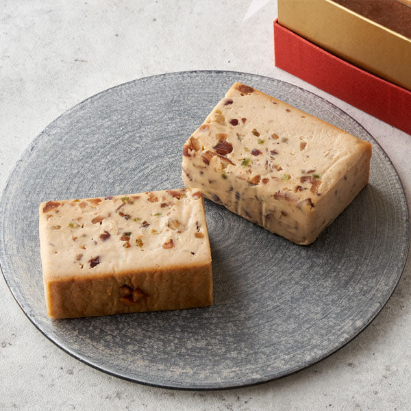 バレンタイン限定　塩キャラメルナッツチーズテリーヌ